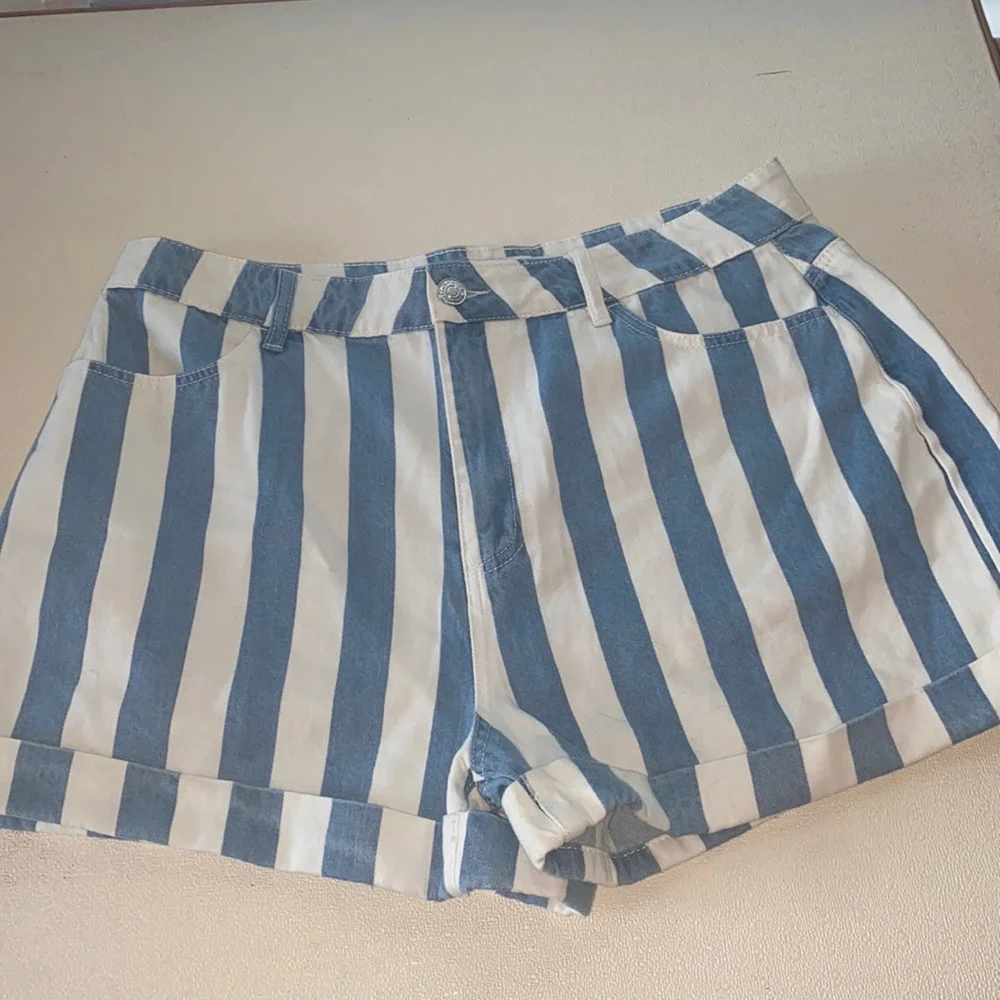 Forever 21+ size 12 striped denim shorts - Picture 4 of 8